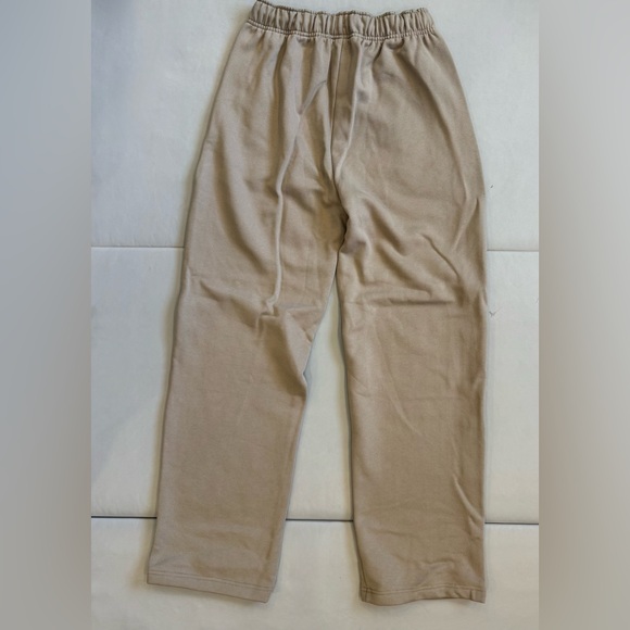 ALO Yoga Accolade Straight Leg Sweatpant in “Gravel” - Picture 10 of 11